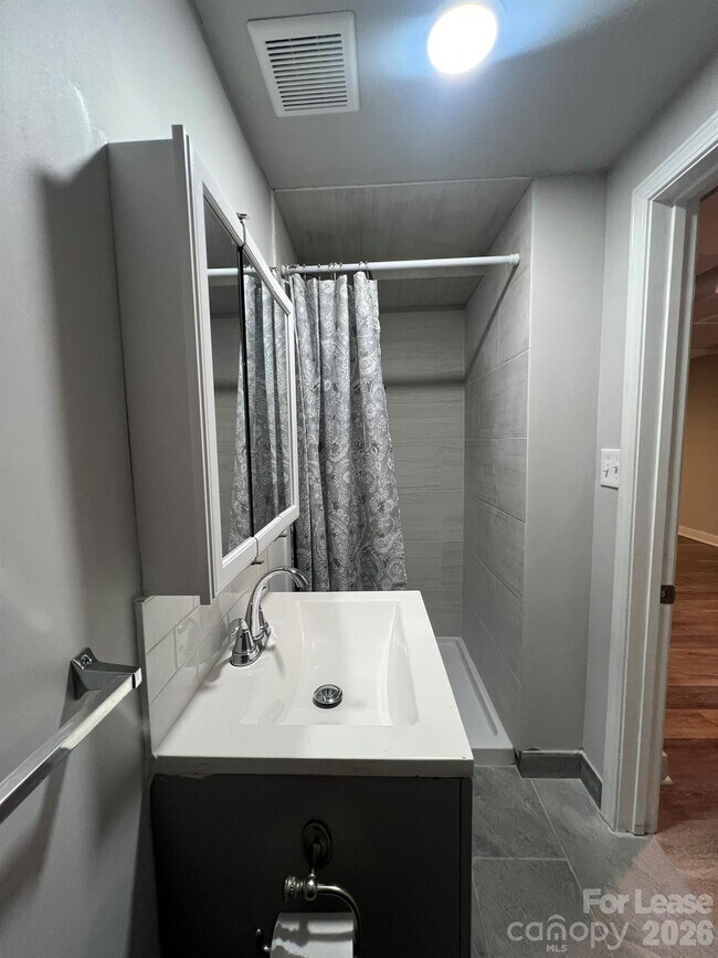 Building Photo - 1117 Mineral Springs Rd