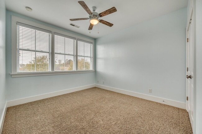 Building Photo - Gorgeous 4 bedroom 3.5 bath home in Riverwalk of Rock Hill!