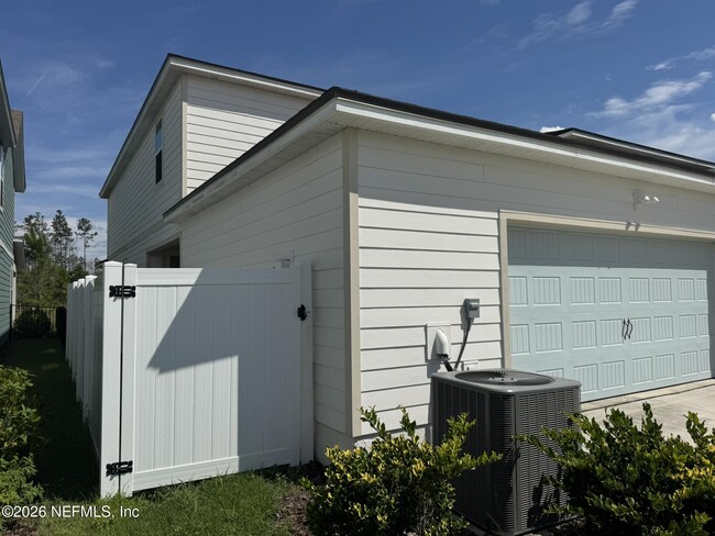 Building Photo - 236 Hawthorn Pk Cir