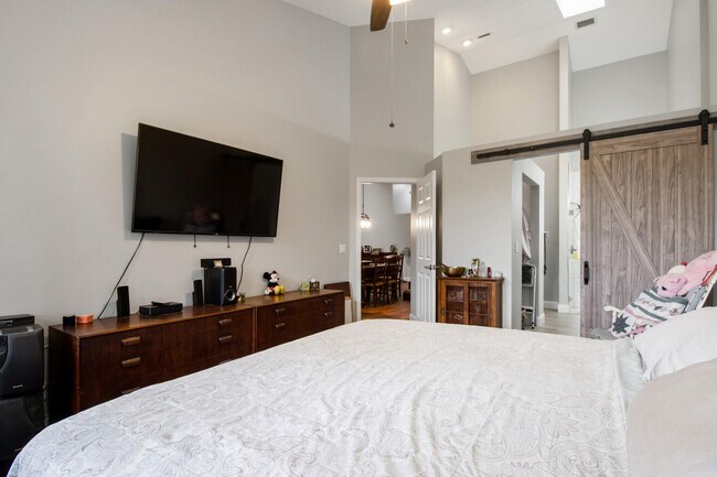 Building Photo - 202 Sabal Palm Ln