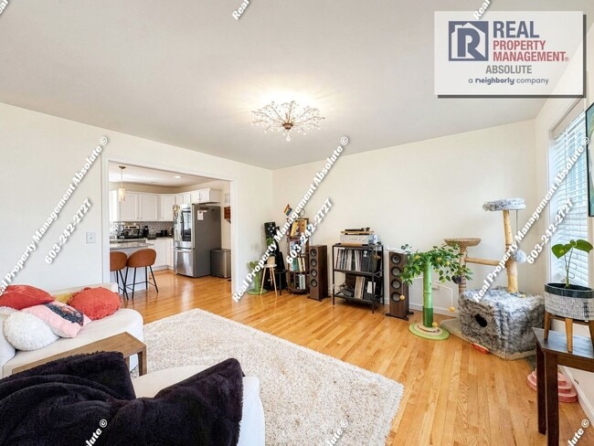 Building Photo - Modern 3BR Home with Solar & Private Yard