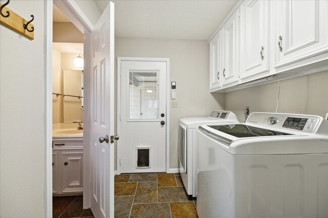 Building Photo - 4 Falling Star Rd