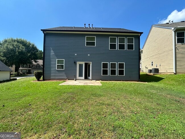 Building Photo - 2405 Village Green Dr