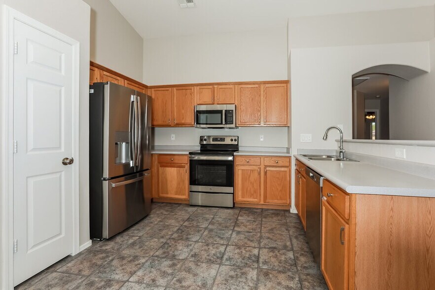 Building Photo - 3801 S Joshua Tree Ln