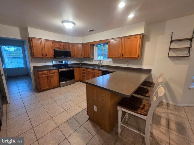 Building Photo - 138 Persimmon St