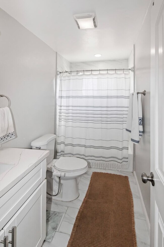 Building Photo - 2131 Ilex Ave