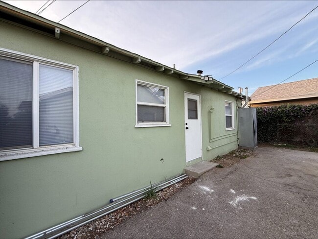 Building Photo - Cozy Upland Cottage 1bed + 1bath in a quiet neighborhood -  Available now
