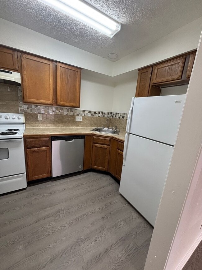 Building Photo - 2105 Courtney St