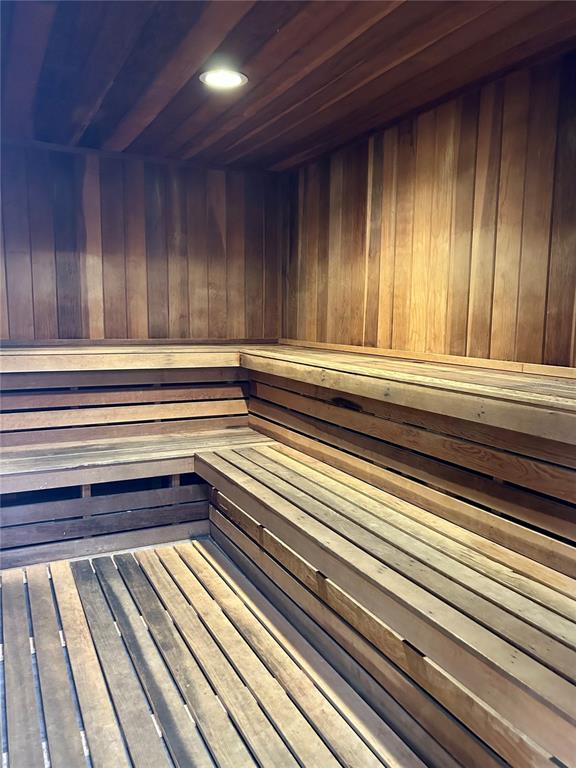 Building Photo - 7050 Sunset Dr S