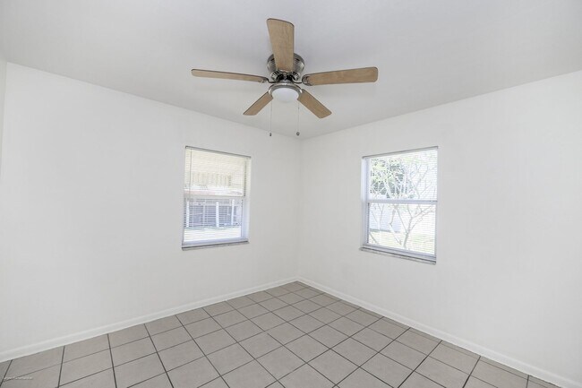 Building Photo - 510 Sharon Cir