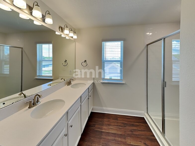 Building Photo - 1008 Summer Stone Loop