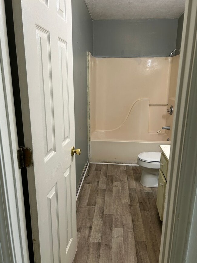 Building Photo - Renovated 3 Bedroom 2 Bath Home for Rent!