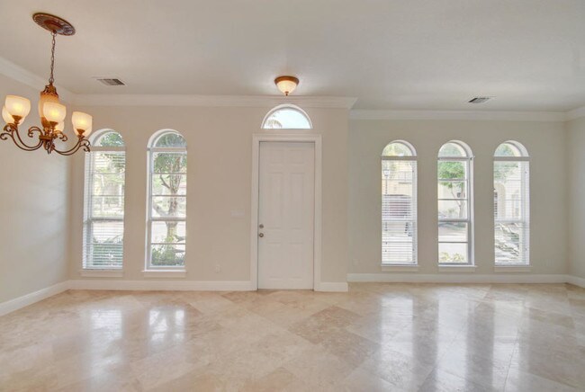 Building Photo - 81 Via Poinciana St