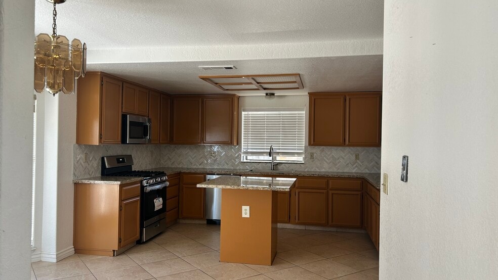 Building Photo - 1691 Yorktown Ct