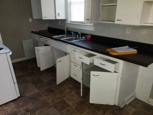 Building Photo - Spacious 5 BD/3 BA Home in the Heart of Ka...