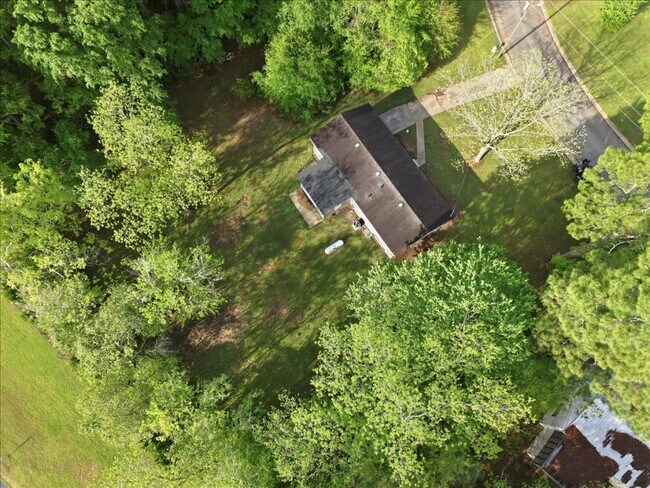 Building Photo - 526 Ochlahatchee Dr