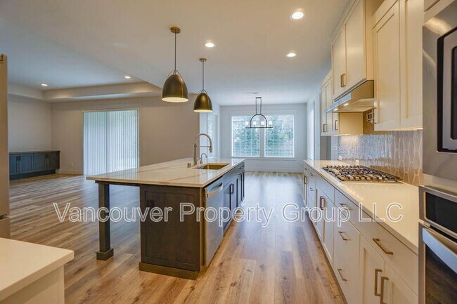 Building Photo - 15103 NE 98th Cir