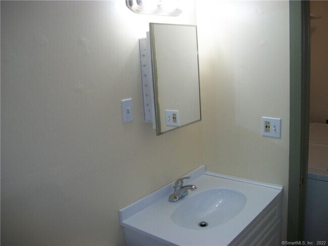 Building Photo - 35 Nash St