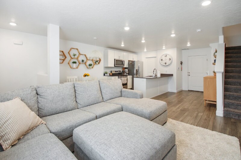 Building Photo - 2817 N Airmen Ave