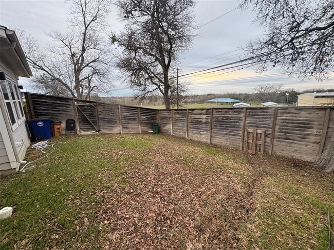 Building Photo - 2708 Oak Springs Dr