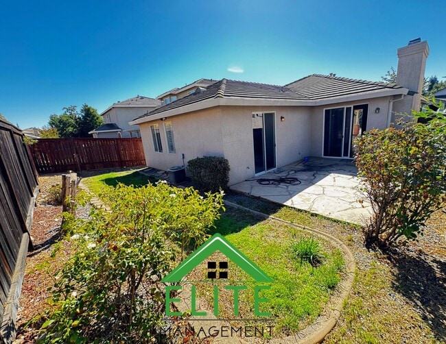 Building Photo - **Spacious 4-Bedroom Single-Story Home in ...