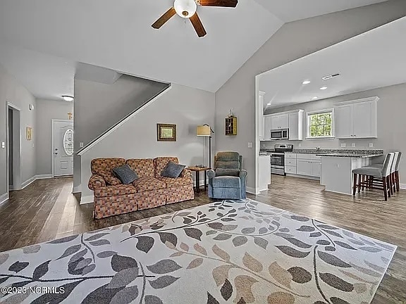 Building Photo - 102 Captains Pointe