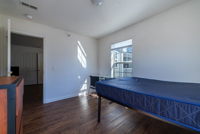 Building Photo - 102-L University Village