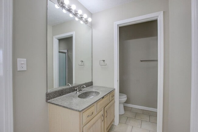 Building Photo - Three Bedroom in Hopkinsville, KY