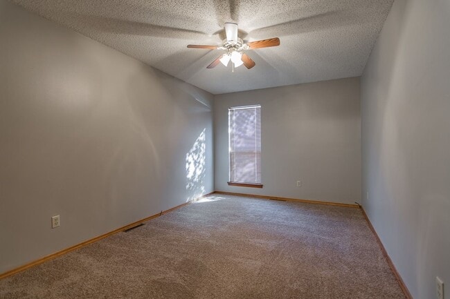 Building Photo - LEASING