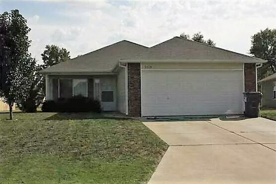 Quiet neighborhood near park - 2619 E Conquest St