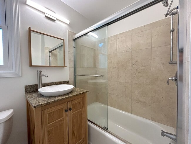 Building Photo - Charming Menlo Park Home in Picturesque Ne...