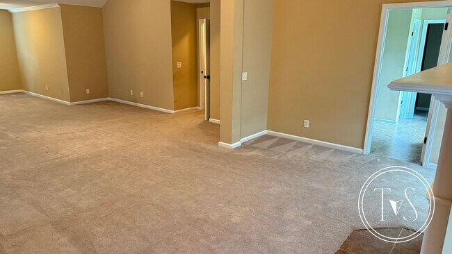 Building Photo - SUMMER MOVE-IN SPECIAL: $300 OFF 1ST MONTH...