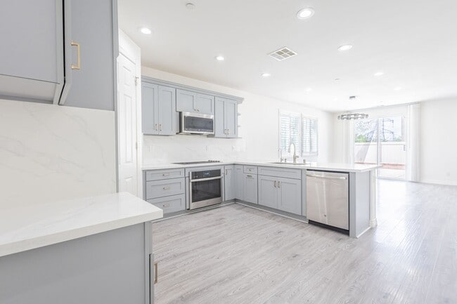 Building Photo - 16220 Retreat Ct