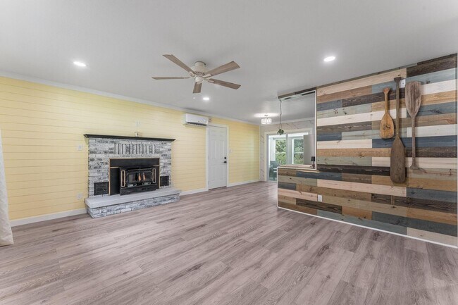 Building Photo - Charming Two Bedroom in Rogers