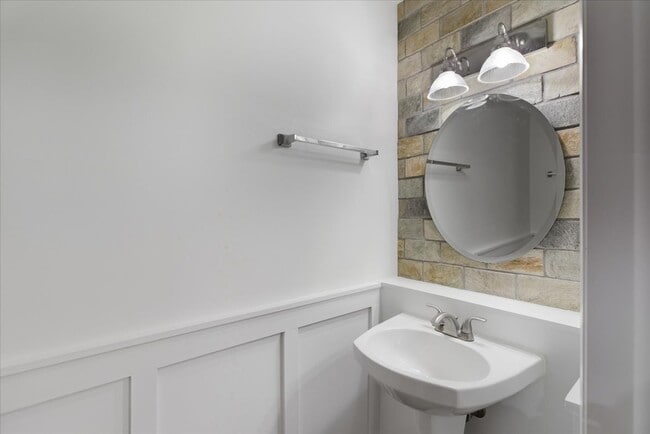 Building Photo - 4530 S Woodlawn Ave