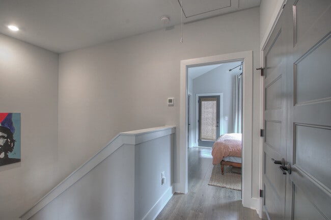 Building Photo - 801 Cherokee Ave