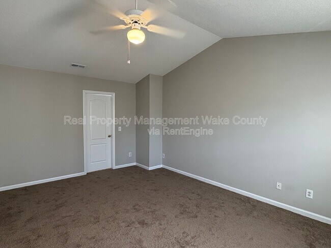 Building Photo - 9704 Erinsbrook Dr