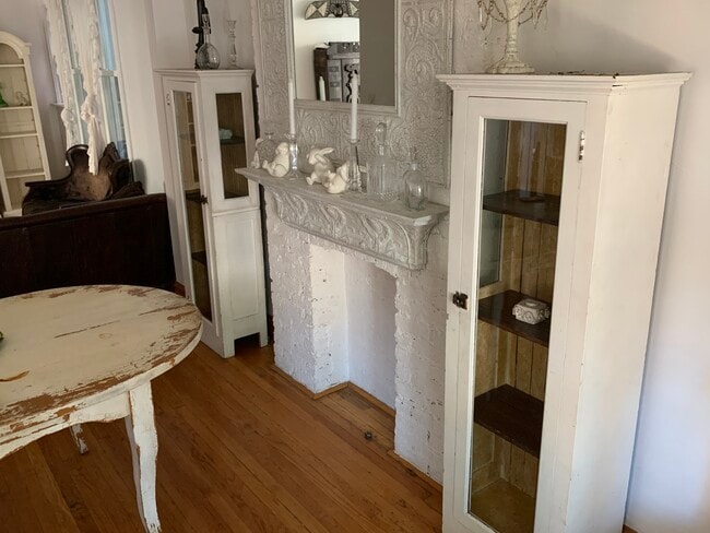 Building Photo - 2113 W Walton St