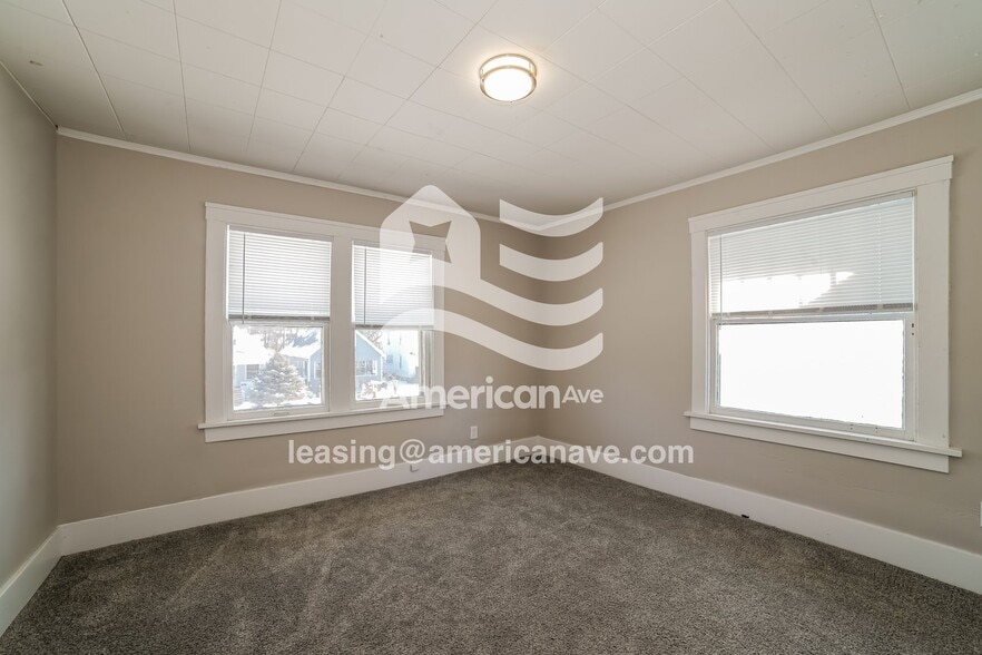 Building Photo - 1217 N Bourland Ave