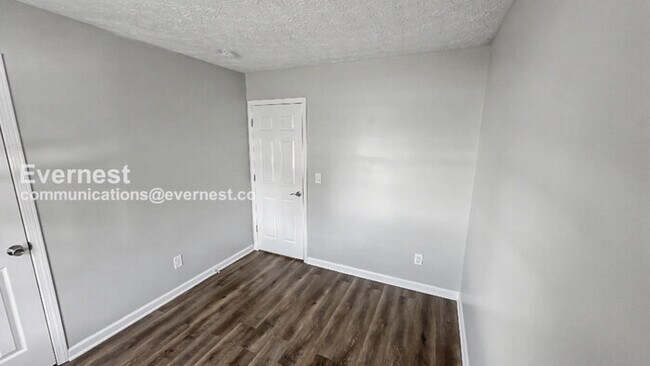 Building Photo - 1475 Pineland Ct