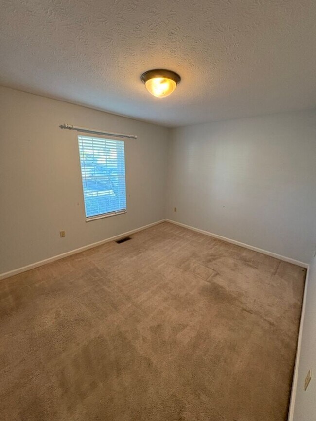 Building Photo - 1801 Brookline Ct