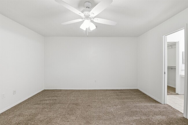 Building Photo - 2115 Oak Shores Dr