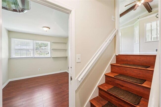 Building Photo - 498 Cole Dr SW