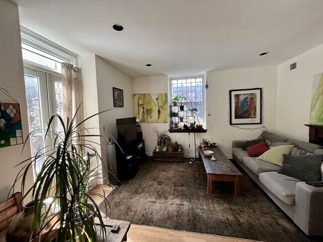 Building Photo - 130 Appleton St