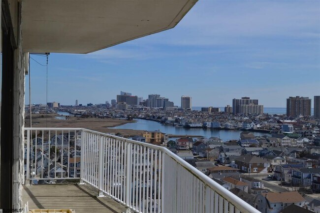 Building Photo - 236 N Derby Ave