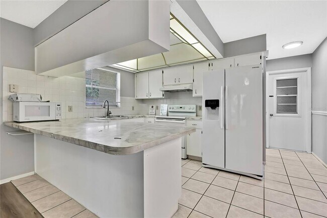 Building Photo - 2453 Keeport Dr