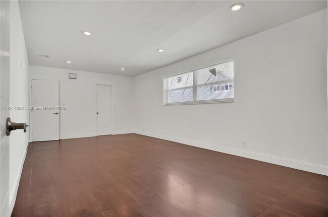 Building Photo - 4721 W Park Rd