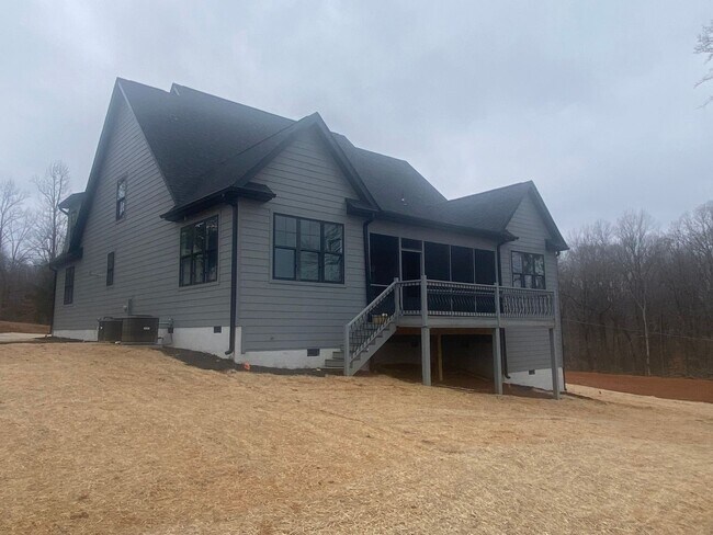 Building Photo - Spacious 5BR House in Easley