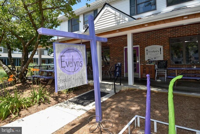 Building Photo - 308 Forbes St