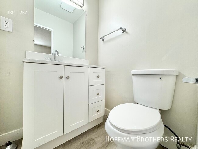 Building Photo - 12234 Manor Dr